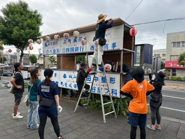 競演場の設営作業